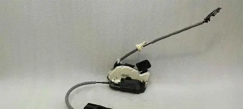 Volkswagen Golf VII Front door lock 5K2837015D