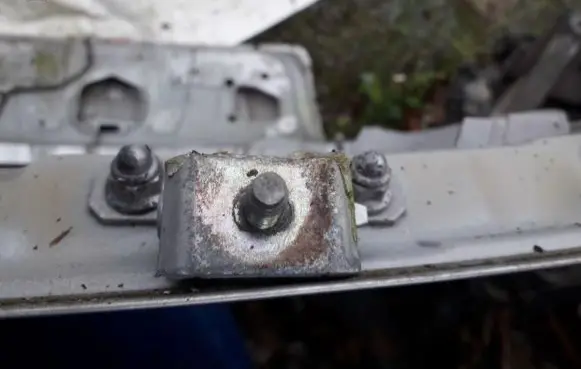 Nissan Primera Tailgate/trunk/boot hinge
