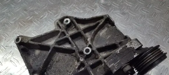 Volkswagen PASSAT B5 Engine mounting bracket 058260885