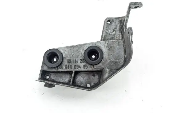 Mercedes-Benz C W203 Air filter cleaner box bracket assembly A6460940541