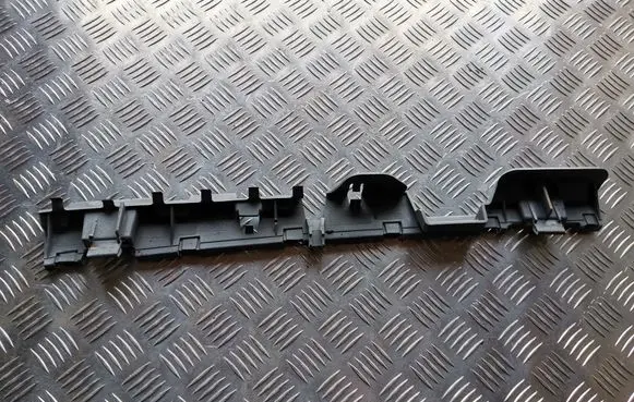 Opel Vivaro Rear bumper support beam 66068