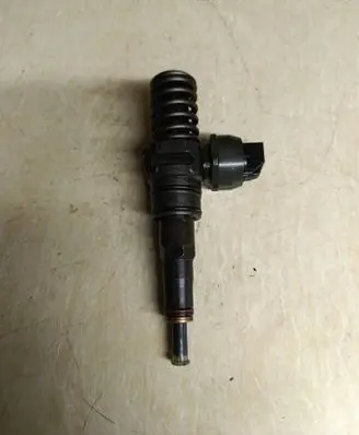 Volkswagen Golf V Fuel injector 038130073AG