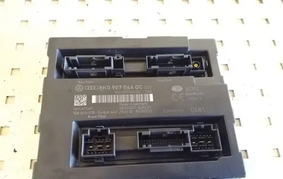 Audi A5 8T 8F Comfort/convenience module 8K0907064DC