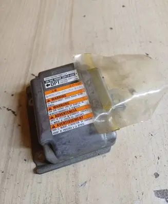 Suzuki Grand Vitara I Airbag control unit/module 3891065D11 0220410BE1Z