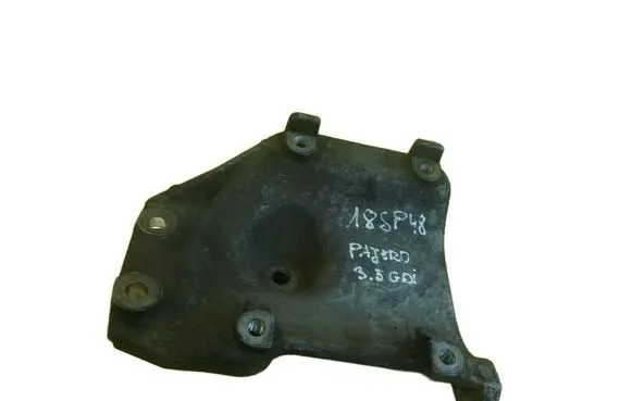 Mitsubishi Pajero A/C compressor mount bracket MR398429