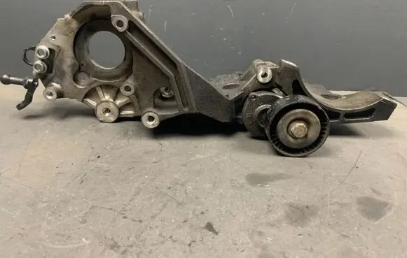Volkswagen PASSAT B6 Generator/alternator bracket 03L903143D