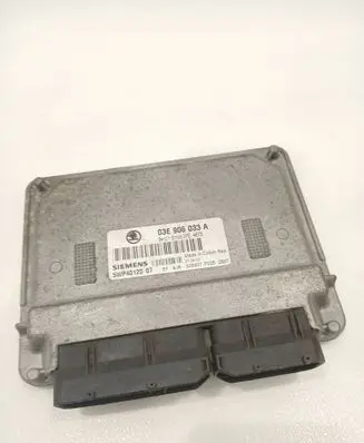 Skoda Fabia Mk1 (6Y) Engine control unit/module 03E906033A 5WP4012007