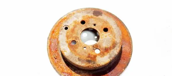 Toyota Yaris Rear brake disc neventiliuojamas