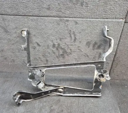 Audi Q8 Radiator mount bracket 4M0121261T 4M8121263A