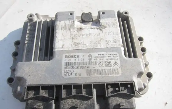 Citroen C4 I Engine control unit/module 9662213180 0281013331 9653958980