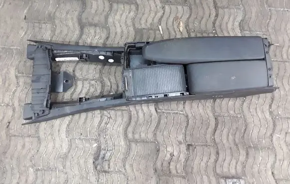 Mercedes-Benz C W204 Armrest A2046800150 0005031010