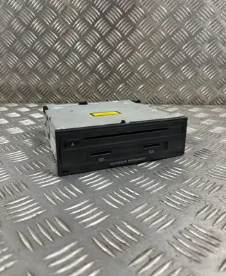 Volkswagen Touareg II Navigation unit CD/DVD player 7P6035666B