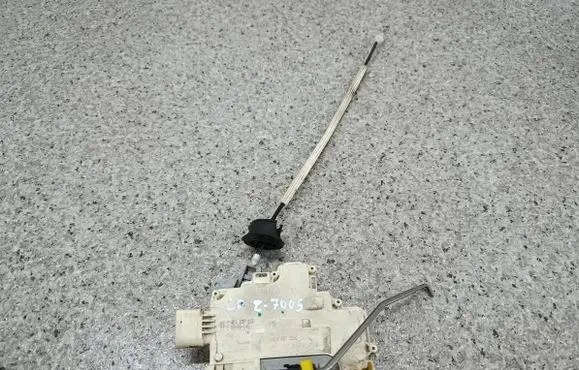Audi A6 S6 C6 4F Front door lock 4F1837015