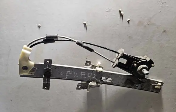 Mazda 323 F Rear door manual window regulator