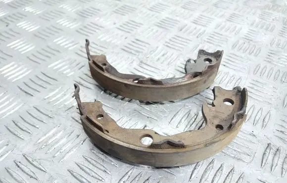 Nissan Qashqai Handbrake/parking brake pads 