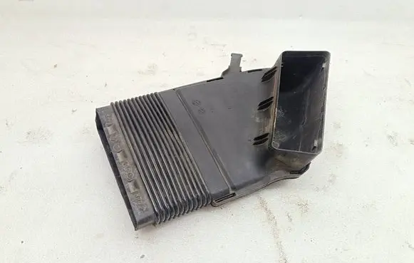 Audi A4 S4 B7 8E 8H Air intake duct part 8E0129617D