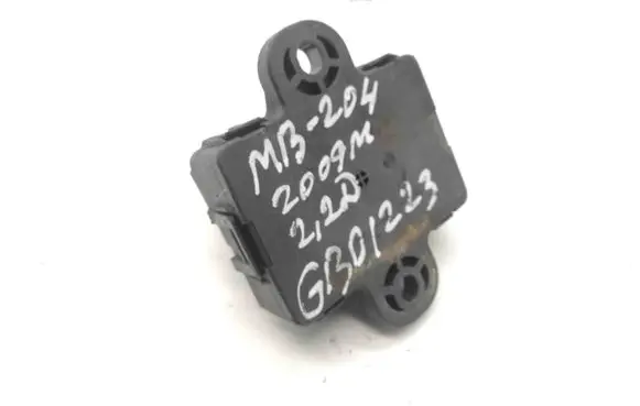 Mercedes-Benz C W204 Glow plug pre-heat relay 0522120203