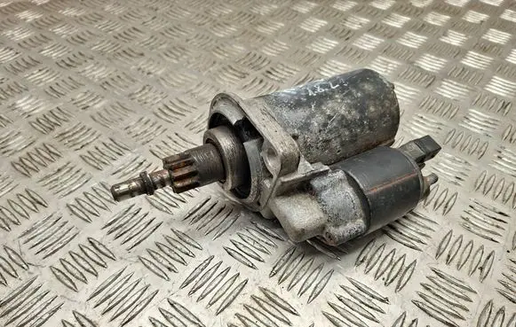 Volkswagen Golf IV Starter motor 