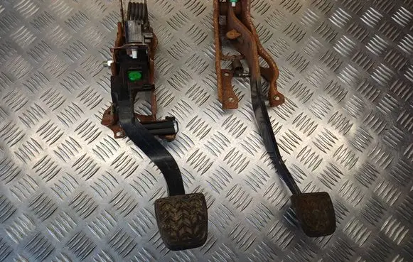 Toyota Yaris Pedal assembly 