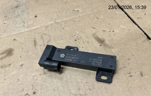 Chrysler Pacifica Aerial antenna amplifier 68051315AB