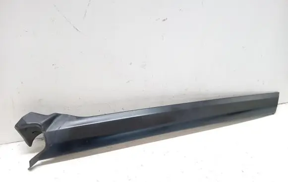 Land Rover Discovery 3 - LR3 (A) pillar trim DCB000146