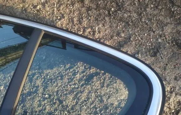 Opel Insignia A Rear vent window glass 