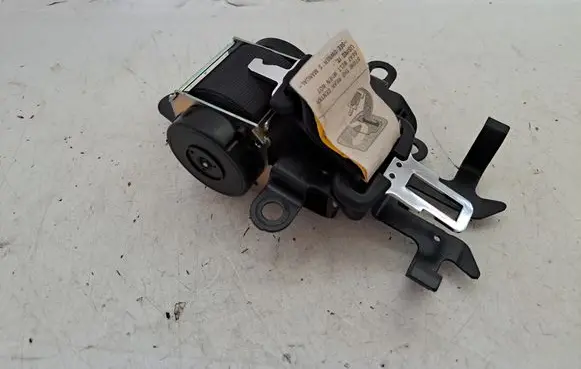Toyota Verso Middle seatbelt (rear) 733500F020B0 615901400B