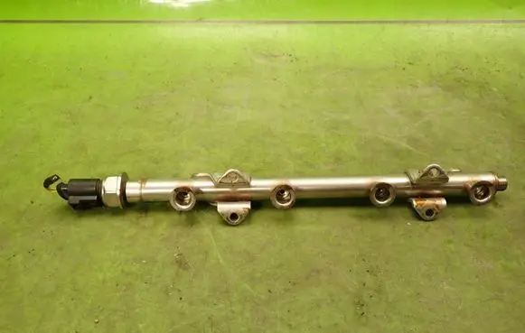 Volkswagen Golf VII Fuel main line pipe 133320D1621130191