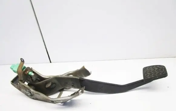 Toyota Yaris Brake pedal 