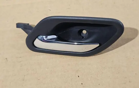 BMW 7 E38 Front door interior handle 8226049