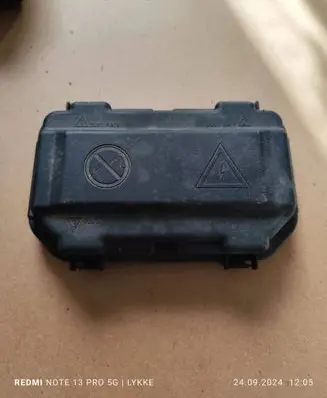 BMW 3 F30 F35 F31 Fuse box cover 9224872 10688710