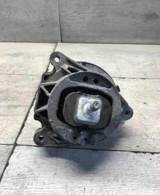 BMW 3 F30 F35 F31 Engine mount bracket 6787658 180615
