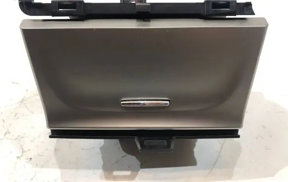 Jeep Cherokee Glove box