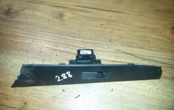Mazda 3 I Electric window control switch 03123200 b32h66370