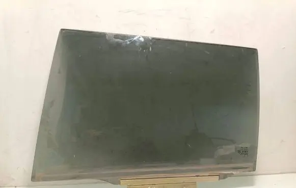 Toyota Avensis T250 Rear door window glass As3