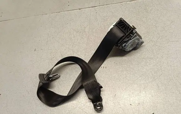 Middle seatbelt (rear)