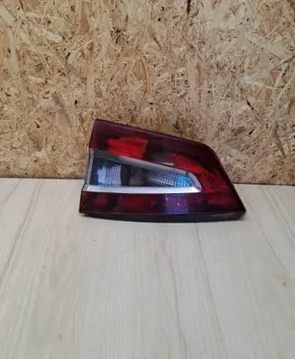 Tailgate rear/tail lights
