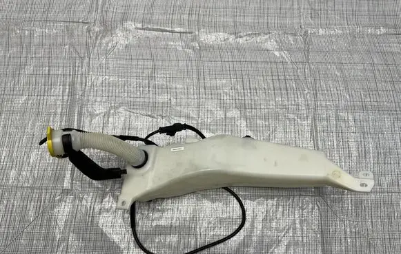 Alfa Romeo Junior Windshield washer fluid reservoir/tank 52170132