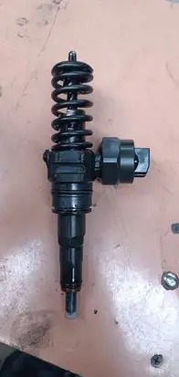 Volkswagen Golf V Fuel injector 0414720007