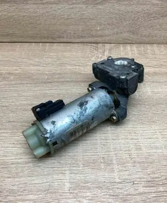 Mercedes-Benz S W220 Seat adjustment motor 2208202542 0130002533