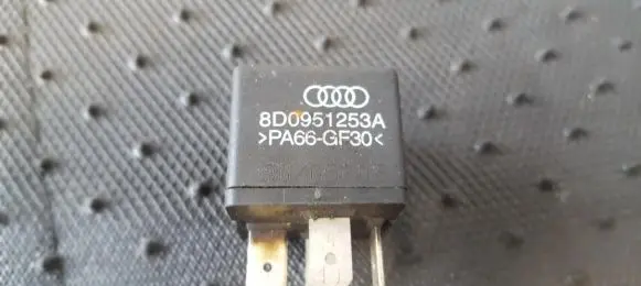 Volkswagen PASSAT B5.5 Other relay 8D0951253A 373