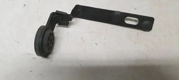 Volvo V70 Air filter cleaner box bracket assembly 30680967