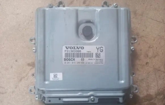 Volvo V70 Engine control unit/module P31303388 0281015286