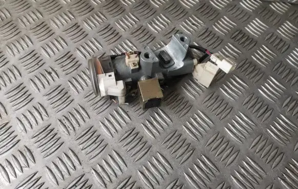 Subaru Legacy Ignition lock 88215AG000 X1T25971 TDS12G