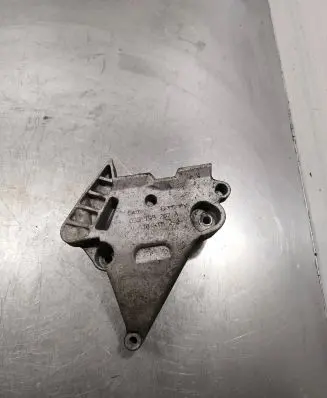 Volkswagen Golf V Engine mounting bracket 03G199207A 770K152