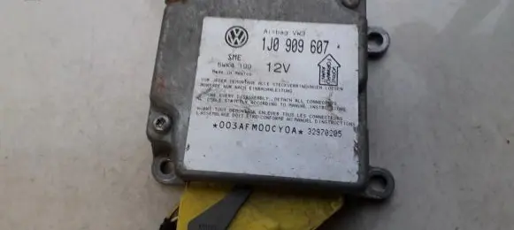 Volkswagen PASSAT B5 Airbag control unit/module 1j0909607 5wk4199