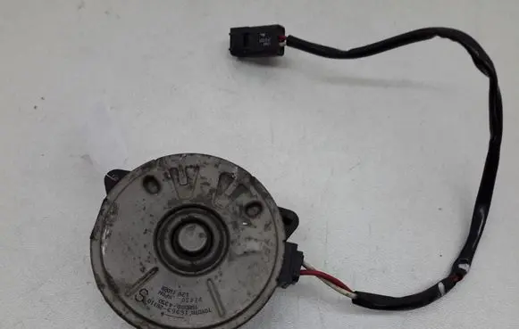 Toyota Avensis Verso Radiator cooling fan shroud 1636328110
