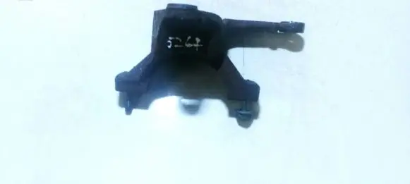 Volvo C30 Engine mounting bracket