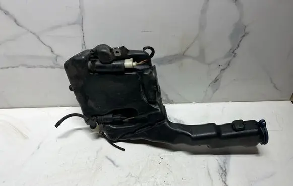 Mercedes-Benz C W204 Windscreen/windshield washer pump 2048660221
