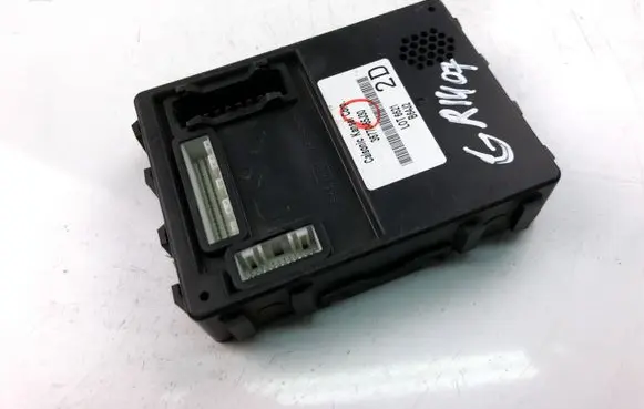 Suzuki Grand Vitara II Comfort/convenience module 3677065J30